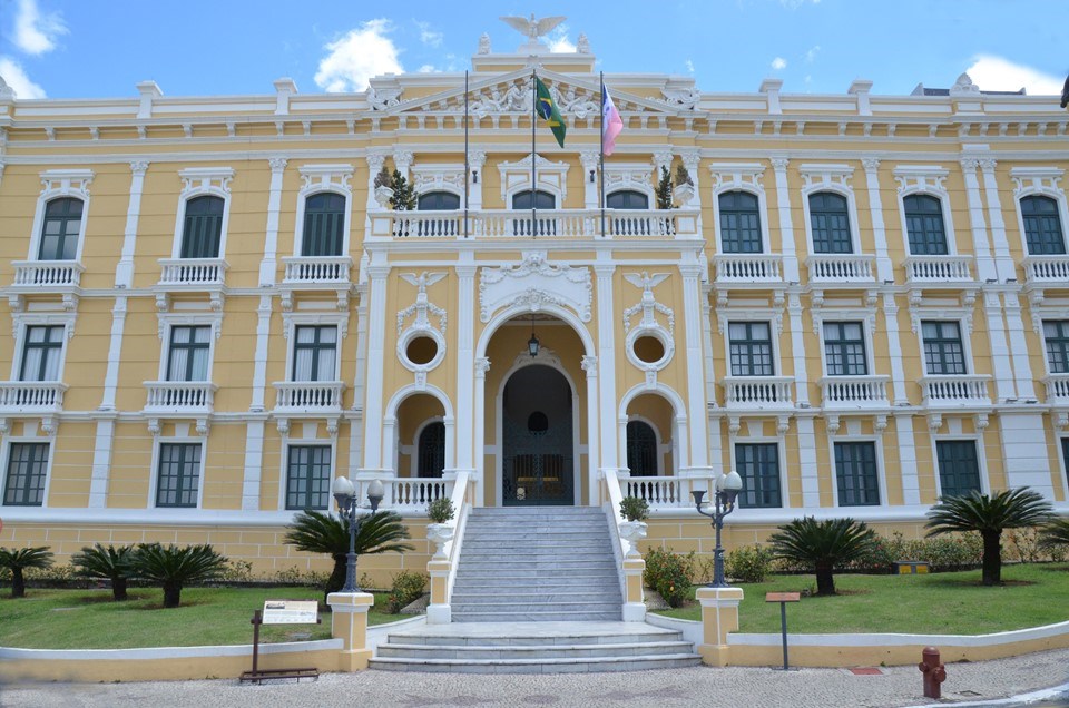 Leia mais sobre o artigo Concursos e seleções no ES abrem vagas com salário de até R$ 12 mil
